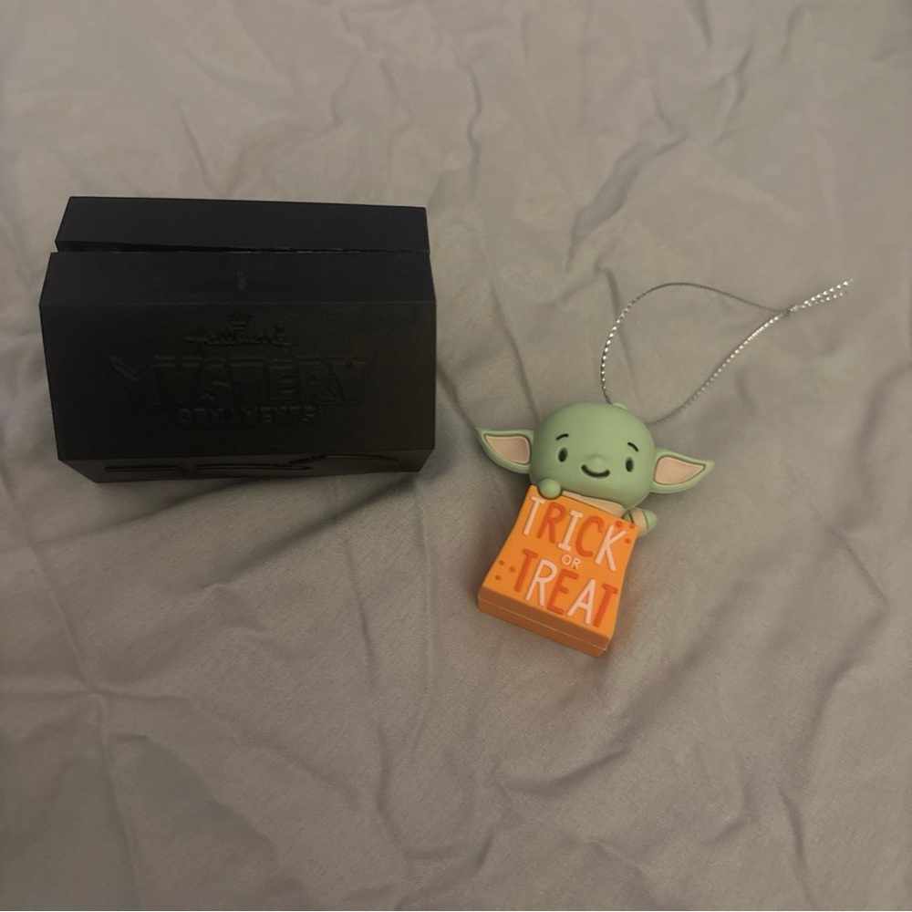 Hallmark Mystery GROGU TRICK OR TREAT BAG Ornament Star Wars Mandalorian